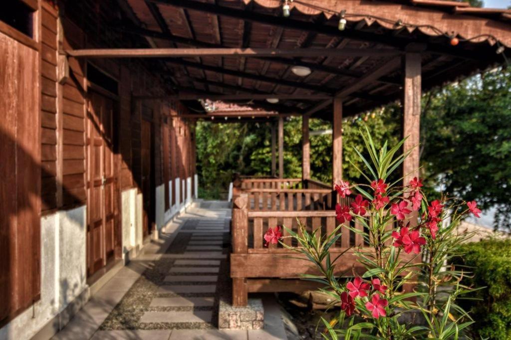 Oyo Home 90745 Desa Balqis Beach Resort Малакка Экстерьер фото