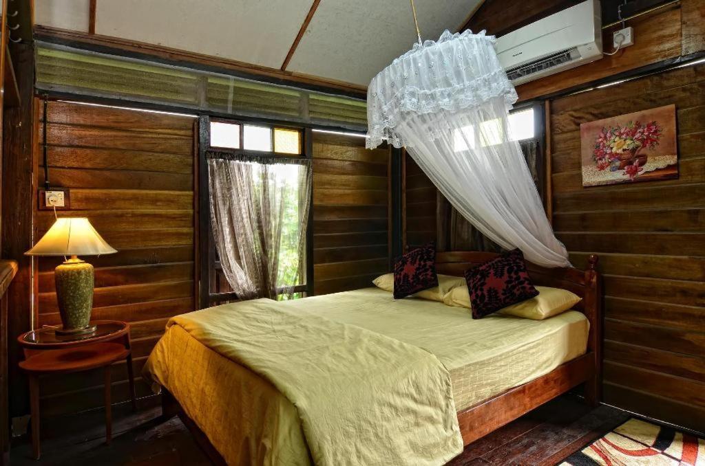 Oyo Home 90745 Desa Balqis Beach Resort Малакка Экстерьер фото